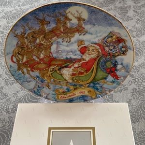 Avon Fine Collectibles “Special Christmas Delivery” 1993 Christmas Plate w/box